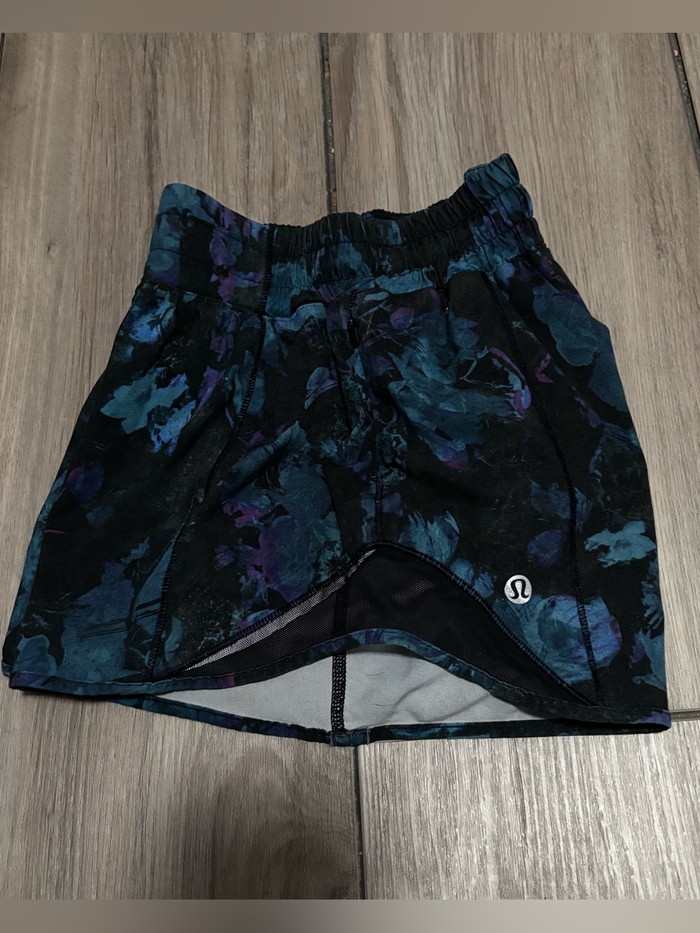 Lululemon Hotty Hot Shorts Blue/Purple/Black Size 2, 4in.